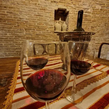 Mary Wine House 펜션 피스티치